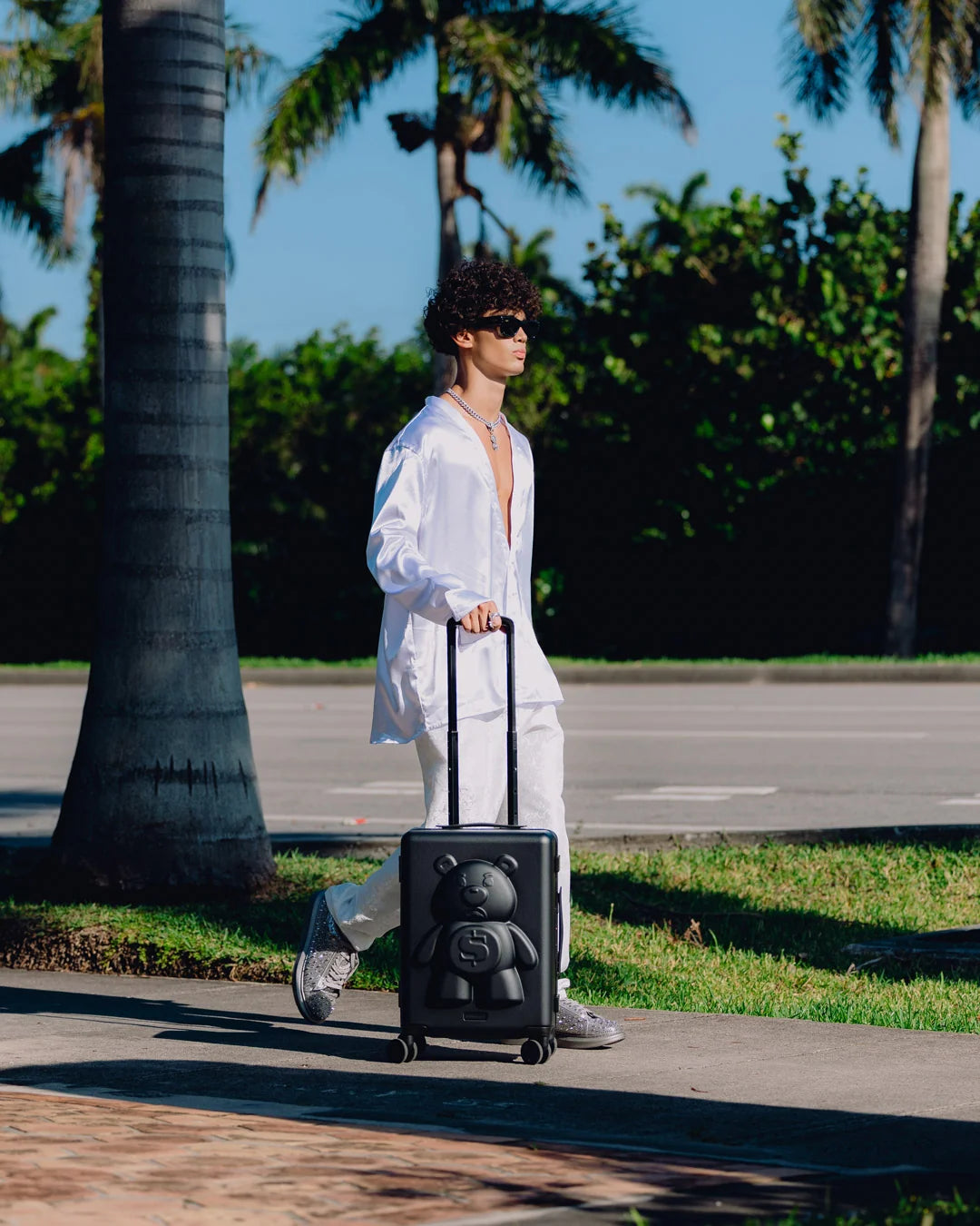 MONEYBEAR MOGUL BLACK CARRY-ON LUGGAGE