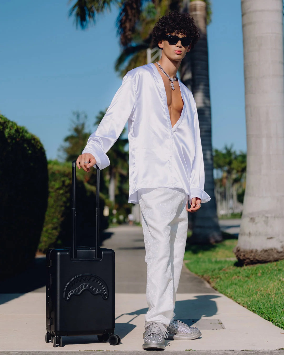 MONEYBEAR MOGUL BLACK CARRY-ON LUGGAGE