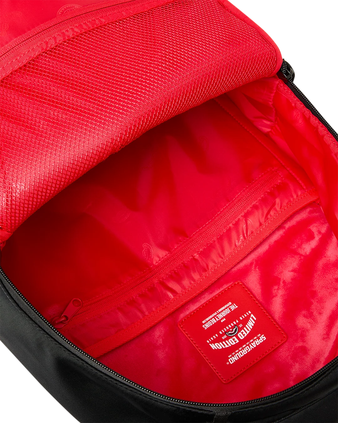 SHARK CENTRAL BLACK AND WHITE DLXS BACKPACK