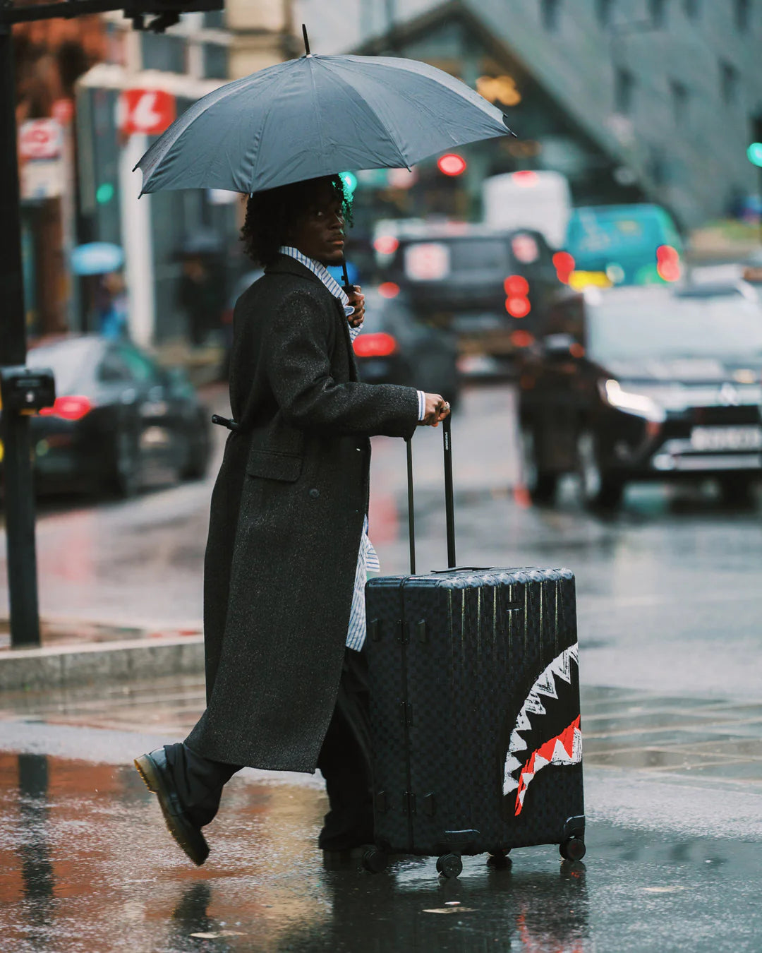 SCRIBBLE SHARK FULL-SIZE LUGGAGE