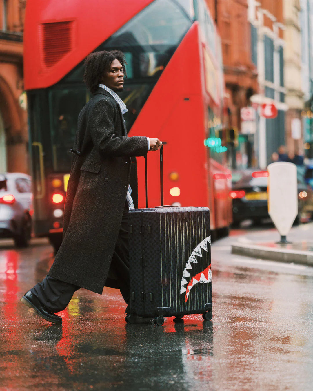 SCRIBBLE SHARK FULL-SIZE LUGGAGE