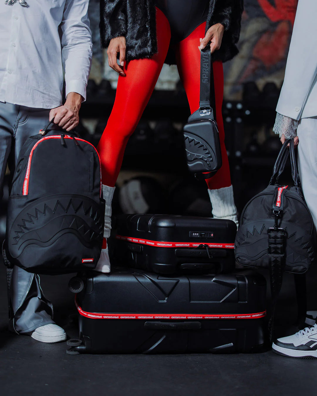 PRINTED ZIPPER SHARK FULL-SIZE LUGGAGE