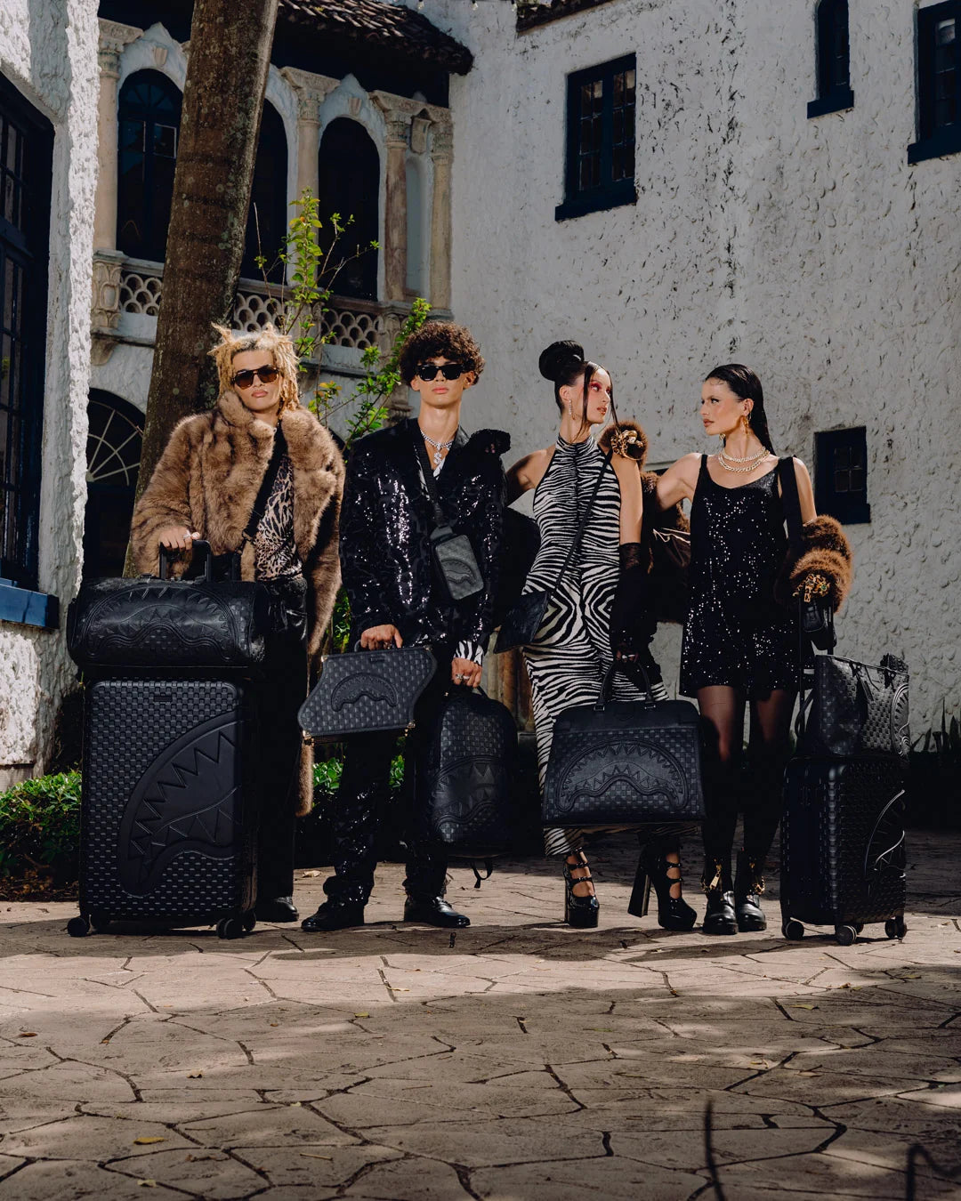 RAISED CHECK TRAVEL TOTE